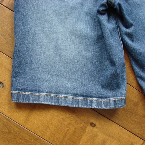 Thyme Maternity Denim Jean Shorts Stretch Band Waist Size Medium - Picture 14 of 15